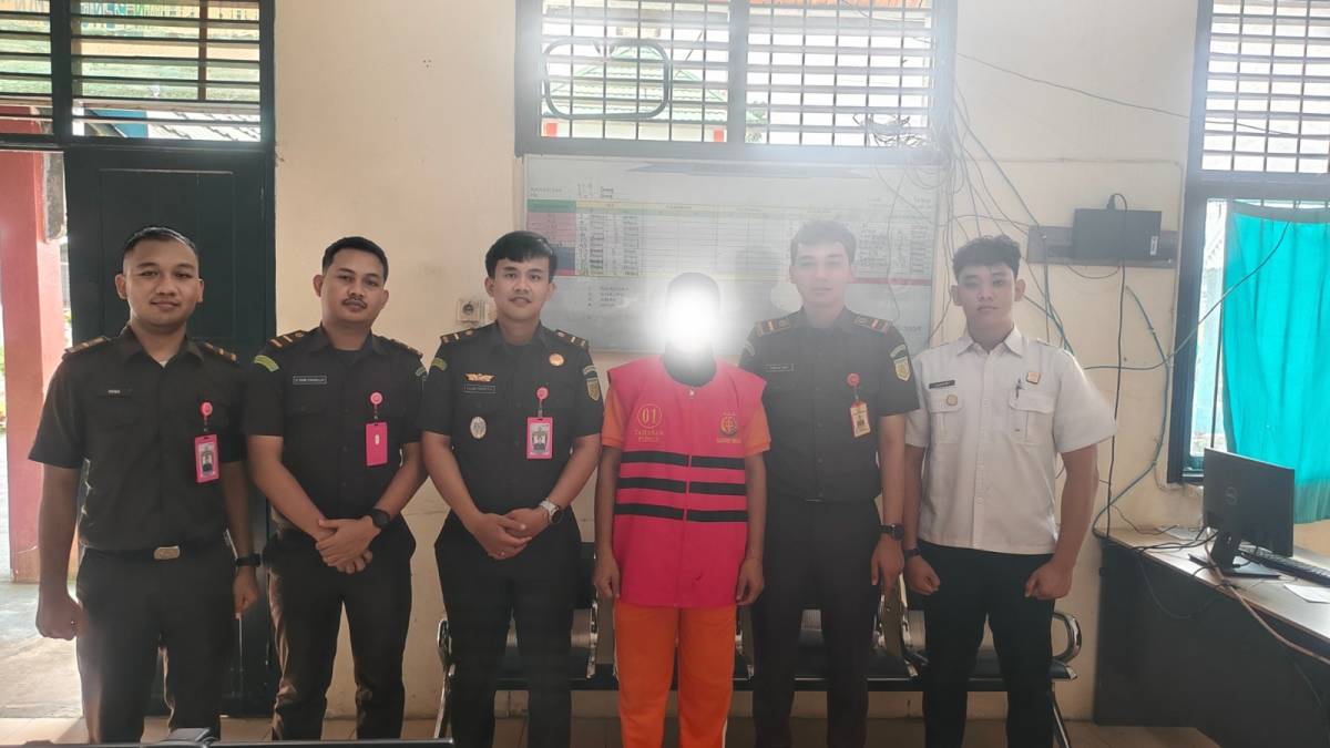Pelimpahan Tersangka dan Barang Bukti Perkara Tipikor Penyelewengan Anggaran Dana Desa Gersik oleh Kepala Desa Gersik LIJUANDA Anak BOKOK (Alm)