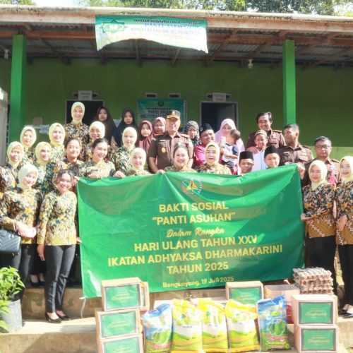 HUT IAD ke-XXV: Kejari Bengkayang Gelar Bakti Sosial dan Penanaman Pohon