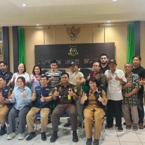 Kejari Bengkayang bersama Bapenda Bengkayang melaksanakan Pembinaan dan Evaluasi Pemasangan Alat Rekam Transaksi (Tapping Box)
